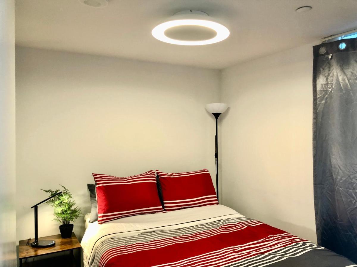 2 Bedroom Plus Den Condo Toronto Kültér fotó
